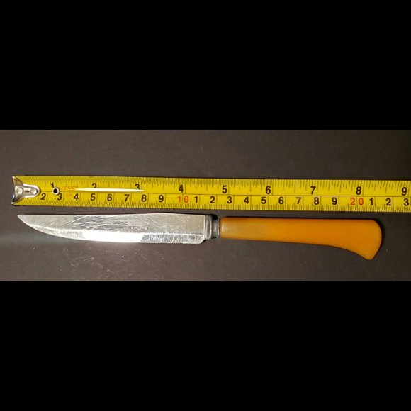 Royal Brand Butterscotch Bakelite Steak Knives - Picture 4 of 5